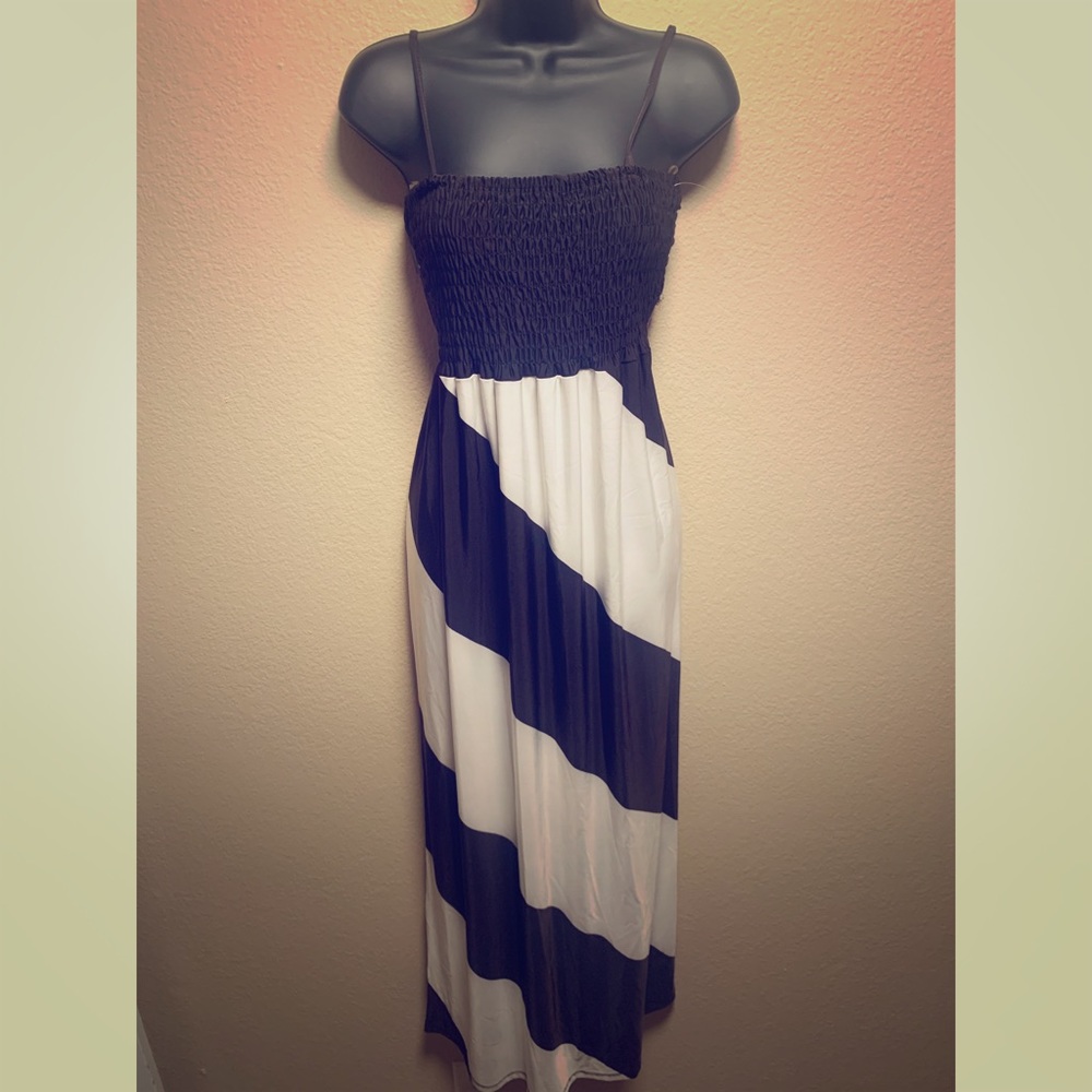 NWOT Maxi dress Brown and White Size XL